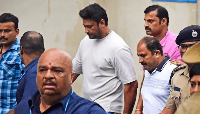 ಪರಪ್ಪನ ಅಗ್ರಹಾರದಲ್ಲಿ ಮಾರಾಮಾರಿ! – ಸಹ ಕೈದಿಗೆ ಥಳಿಸಿದ ನಟ ದರ್ಶನ್!