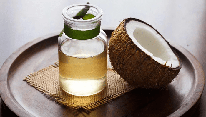 ಚಳಿಗಾಲದಲ್ಲಿ ಮುಖಕ್ಕೆ ತೆಂಗಿನ ಎಣ್ಣೆ ಹಚ್ಚಬಹುದಾ? – ತಜ್ಞರು ಹೇಳೋದೇನು?