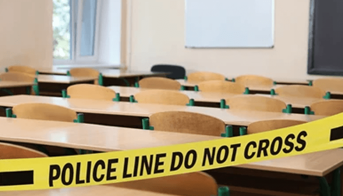 ಪೋಷಕರೇ.. ಮಕ್ಕಳ ಬಗ್ಗೆ ಇರಲಿ ಎಚ್ಚರ! – ಟೀಚರ್‌ ಪಾಠ ಮಾಡ್ತಿರುವಾಗಲೇ ನಡೆಯಿತು ಘೋರ ಕೃತ್ಯ!