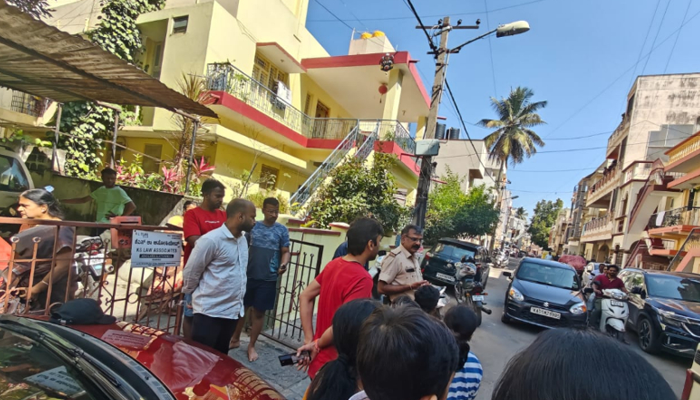 ರಸ್ತೆಯಲ್ಲಿ ಓಡಾಡುವ ಮಕ್ಕಳೇ ಇವನ ಟಾರ್ಗೆಟ್! – ಆಟವಾಡುತ್ತಿದ್ದ ಬಾಲಕನನ್ನ ಕಾಲಿನಿಂದ ಒದ್ದ ಸೈಕೋ!