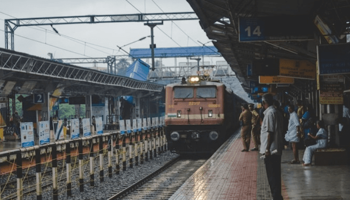ರೈಲ್ವೇ ಪ್ರಯಾಣಿಕರಿಗೆ ಬಿಗ್‌ಶಾಕ್!‌ – 6 ತಿಂಗಳಲ್ಲಿ ಎರಡನೇ ಬಾರಿ ಟಿಕೆಟ್ ದರ ಹೆಚ್ಚಳ