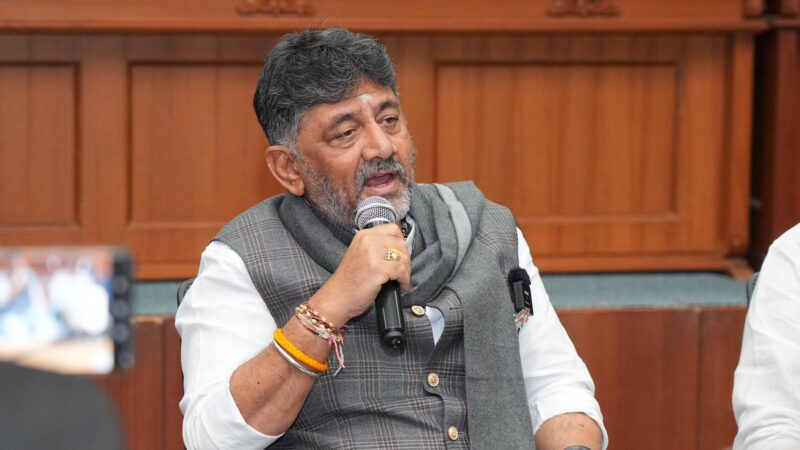 ಬ್ರೇಕ್ ಫಾಸ್ಟ್ ಪಾಲಿಟಿಕ್ಸ್  ಮುಗಿಯುತ್ತಿದ್ದಂತೆ ಡಿನ್ನರ್ ಪಾಲಿಟಿಕ್ಸ್ – ಡಿಕೆಶಿ ಆಪ್ತರ ಡಿನ್ನರ್‌ ಮೀಟಿಂಗ್‌ನಲ್ಲಿ ಏನೆಲ್ಲಾ ಚರ್ಚೆ ಆಯ್ತು ಗೊತ್ತಾ?