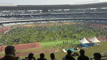 ಮೆಸ್ಸಿ ನೋಡೋಕೆ ದುಡ್ಡು ಕೊಟ್ಟು ಮೋಸ ಹೋದ ಫ್ಯಾನ್ಸ್ -ಸ್ಪೇಡಿಯಂ ಮೇಲೆ  ಬಾಟಲ್, ಚೇರ್‌ ತೂರಾಟ!