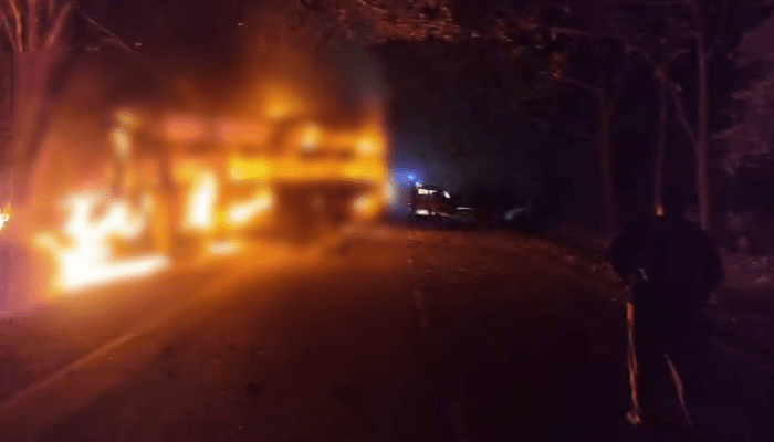 ರಾಜ್ಯದಲ್ಲಿ ಮತ್ತೊಂದು ಬಸ್‌ ದುರಂತ! – ಶಿವಮೊಗ್ಗದಲ್ಲಿ ಧಗಧಗನೇ ಹೊತ್ತಿ ಉರಿದ ಖಾಸಗಿ ಸ್ಲೀಪರ್ ಬಸ್!