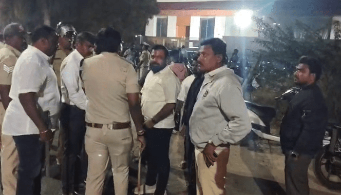 ಜನಾರ್ದನ ರೆಡ್ಡಿ ಮನೆ ಮುಂದೆ ಬ್ಯಾನರ್‌ ಗಲಾಟೆ –  ಗುಂಡೇಟಿಗೆ ಕಾಂಗ್ರೆಸ್​ ಕಾರ್ಯಕರ್ತ ಬಲಿ