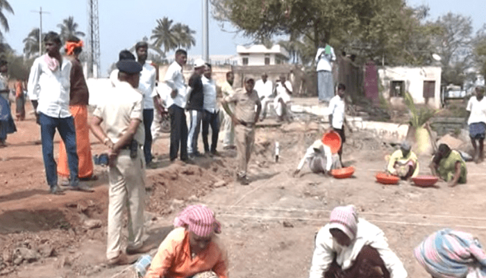 ಲಕ್ಕುಂಡಿಯಲ್ಲಿ ನಿಧಿ ಹುಡುಕಾಟ ಆರಂಭ – ನಿಧಿ ಸಿಕ್ಕರೆ ಸಂಪೂರ್ಣ ಗ್ರಾಮವೇ ಸ್ಥಳಾಂತರ?