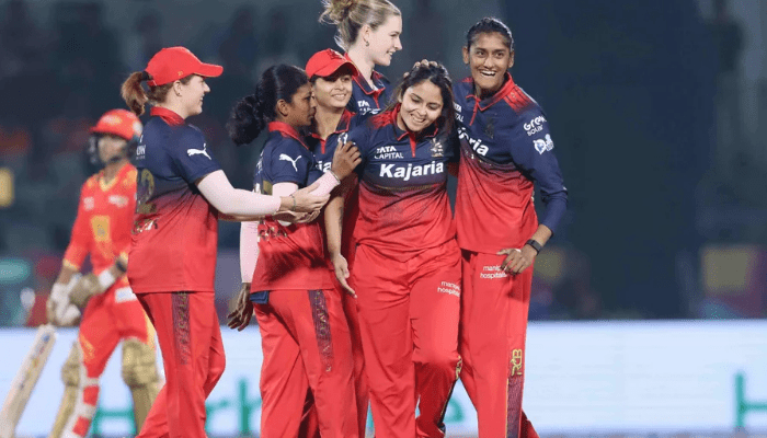 ಗೆಲುವಿನ ನಾಗಲೋಟ ಮುಂದುವರಿಸಿದ ಆರ್‌ಸಿಬಿ! – ಸತತ 5 ಪಂದ್ಯದಲ್ಲಿ ಗೆದ್ದು ಪ್ಲೇ ಆಫ್‌ ಪ್ರವೇಶಿಸಿದ ಬೆಂಗಳೂರು!