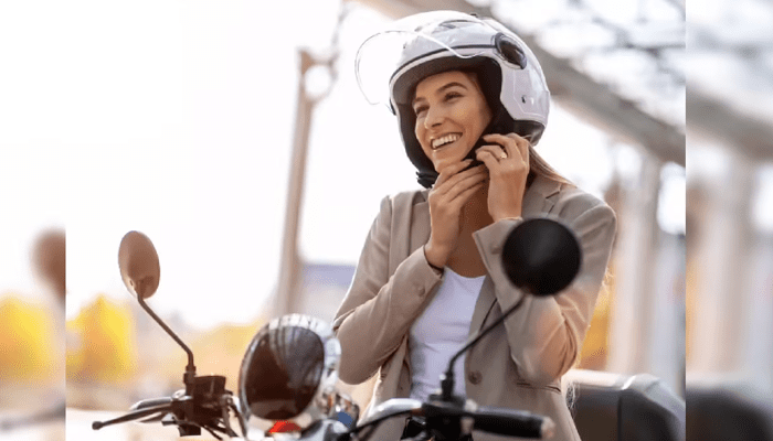 ಹೆಲ್ಮೆಟ್‌ ಧರಿಸುವಾಗ ಈ ತಪ್ಪು ಮಾಡ್ತೀರಾ? – ಒಂದು ತಪ್ಪು.. ನಿಮ್ಮ ಕೂದಲಿಗೆ ಕುತ್ತು!  