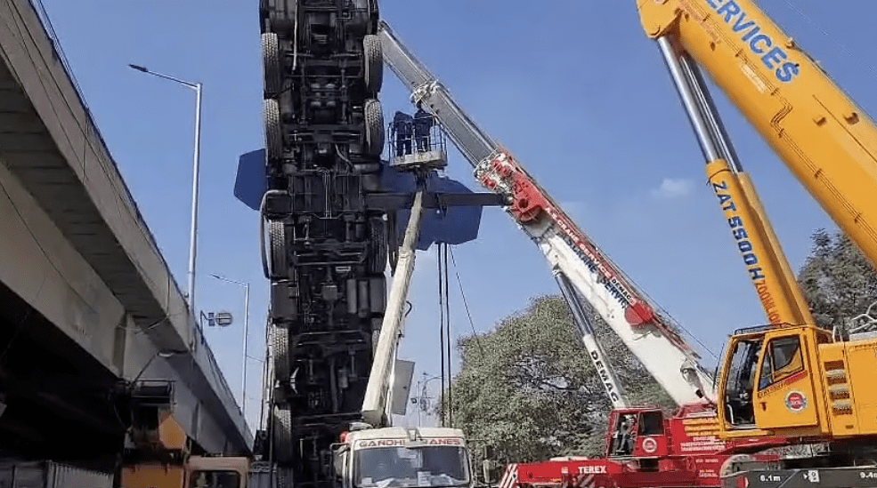 ನಮ್ಮ ಮೆಟ್ರೋ ಕಾಮಗಾರಿ ವೇಳೆ ಅವಘಡ – ಉರಳಿದ ಕ್ರೇನ್‌, ಜಸ್ಟ್ ಮಿಸ್‌