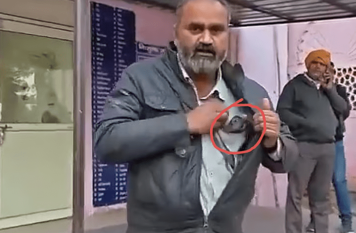 ಕಚ್ಚಿದ ನಾಗರಹಾವನ್ನೇ ಜೇಬಿನಲ್ಲಿಟ್ಟುಕೊಂಡು ಆಸ್ಪತ್ರೆಗೆ ಬಂದ  ಭೂಪ