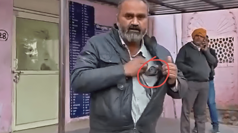 ಕಚ್ಚಿದ ನಾಗರಹಾವನ್ನೇ ಜೇಬಿನಲ್ಲಿಟ್ಟುಕೊಂಡು ಆಸ್ಪತ್ರೆಗೆ ಬಂದ  ಭೂಪ