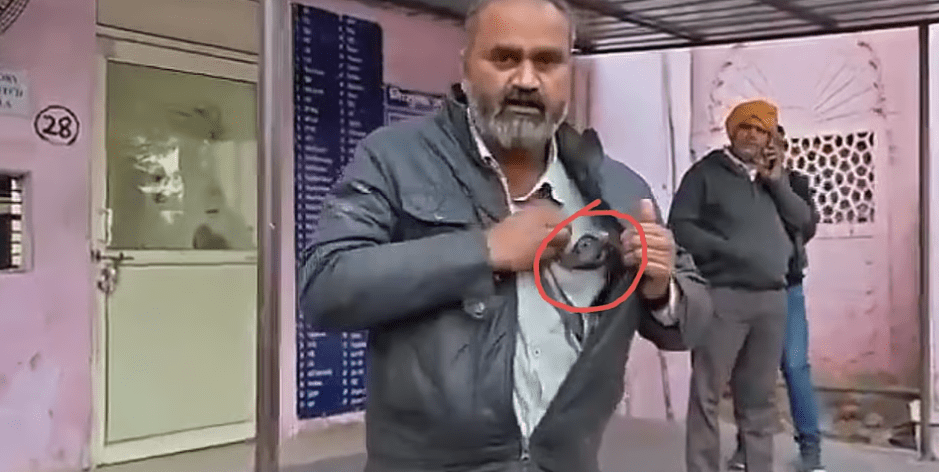 ಕಚ್ಚಿದ ನಾಗರಹಾವನ್ನೇ ಜೇಬಿನಲ್ಲಿಟ್ಟುಕೊಂಡು ಆಸ್ಪತ್ರೆಗೆ ಬಂದ  ಭೂಪ