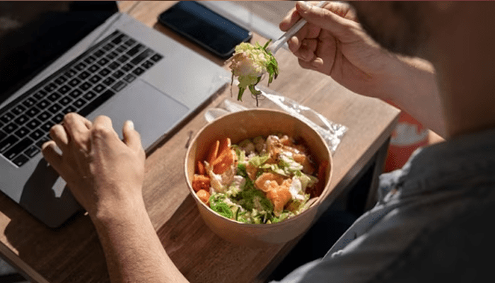 ಲೇಟ್‌ ಆಗಿ ಊಟ ಮಾಡುತ್ತೀರಾ? – ಈ ತಪ್ಪು ಮಾಡಿದ್ರೆ ಆರೋಗ್ಯಕ್ಕೆ ಕುತ್ತು!