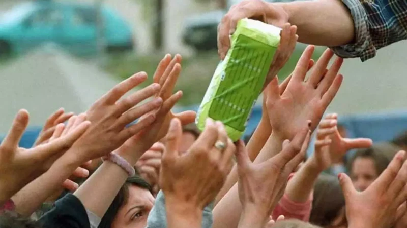 ಖಾಸಗಿ ಮತ್ತು ಸರ್ಕಾರಿ ಶಾಲೆಯಲ್ಲೇ ವಿದ್ಯಾರ್ಥಿನಿಯರಿಗೆ ಸ್ಯಾನಿಟರಿ ಪ್ಯಾಡ್‌ ನೀಡಿ : ಸುಪ್ರೀಂ ಕೋರ್ಟ್