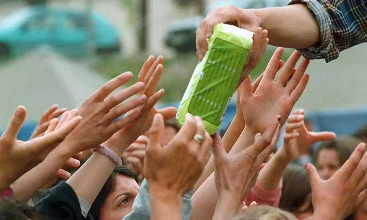 ಖಾಸಗಿ ಮತ್ತು ಸರ್ಕಾರಿ ಶಾಲೆಯಲ್ಲೇ ವಿದ್ಯಾರ್ಥಿನಿಯರಿಗೆ ಸ್ಯಾನಿಟರಿ ಪ್ಯಾಡ್‌ ನೀಡಿ : ಸುಪ್ರೀಂ ಕೋರ್ಟ್