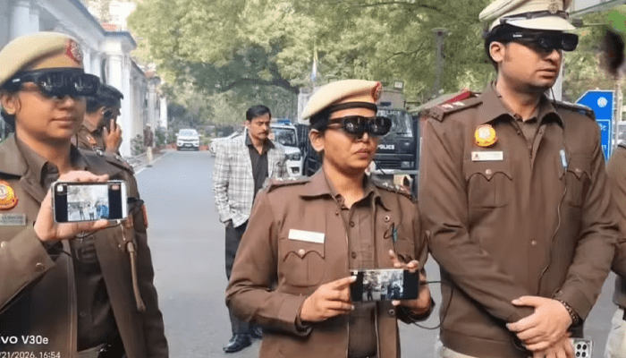 ದೇಶಾದ್ಯಂತ ಗಣರಾಜ್ಯೋತ್ಸವ ಸಂಭ್ರಮ – ದೆಹಲಿಯಲ್ಲಿ ಹೈಅಲರ್ಟ್..‌ ಅಪರಾಧಿಗಳ ಸುಳಿವು ಪತ್ತೆಗೆ ಪೊಲೀಸರಿಗೆ AI ಸ್ಮಾರ್ಟ್‌ ಕನ್ನಡಕ!