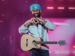 ಅಭಿಮಾನಿಗಳಿಗೆ ಶಾಕ್ ಕೊಟ್ಟ ಅರಿಜಿತ್ ಸಿಂಗ್ – ಹಾಡು ನಿಲ್ಲಿಸಿದ ಖ್ಯಾತ ಗಾಯಕ ಅರಿಜಿತ್ ಸಿಂಗ್