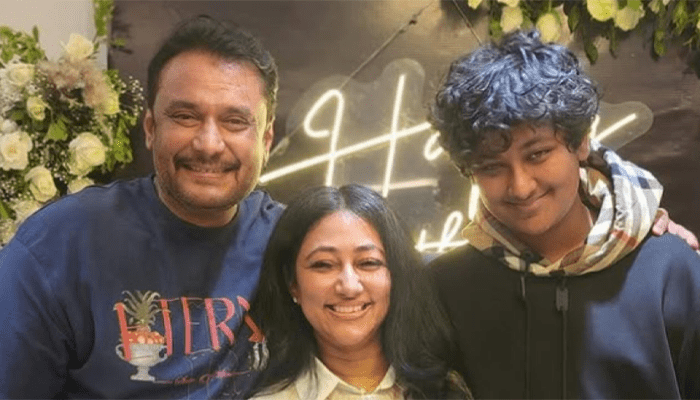 ಡಿಬಾಸ್‌ 49ನೇ ಹುಟ್ಟುಹಬ್ಬ –  ದರ್ಶನ್‌ ಬರ್ತ್‌ ಡೇಗೆ ವಿಜಯಲಕ್ಷ್ಮೀ, ವಿನೀಶ್‌ ಸ್ವೆಷಲ್‌ ವಿಶ್!‌