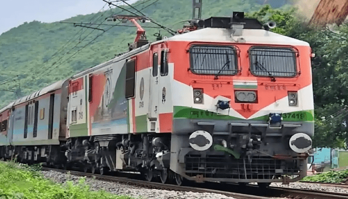 ಹೋಳಿ ಹಬ್ಬಕ್ಕೆ ರೈಲು ಪ್ರಯಾಣಿಕರಿಗೆ ಗುಡ್‌ನ್ಯೂಸ್!‌ – ಬೆಂಗಳೂರಿನಿಂದ ಉತ್ತರ ಕರ್ನಾಟಕ ಭಾಗಗಳಿಗೆ ವಿಶೇಷ ರೈಲು!