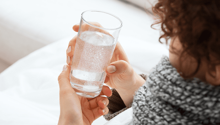 ಬೇಸಿಗೆಗಾಲದಲ್ಲಿ ಬಿಸಿನೀರು ಕುಡಿಯಬಹುದಾ? – ಈ ಸಮಸ್ಯೆ ಇರುವವರು ಹುಷಾರ್!‌