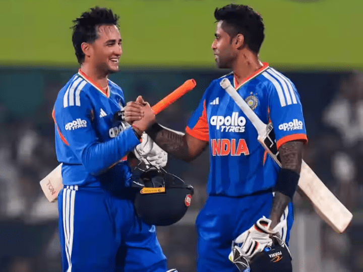 ಬ್ಯಾಟಿಂಗ್ ಉಗ್ರರೂಪಿ ಅಭಿಷೇಕ್ ಶರ್ಮಾ – ವಿಶ್ವಕಪ್ ನಲ್ಲೂ ಪವರ್ ಪ್ಲೇ ಸ್ಟ್ರೋಕ್50+ ರನ್ಸ್.. ಹೇಗಿದೆ ಸ್ಟ್ರೈಕ್ ರೇಟ್?