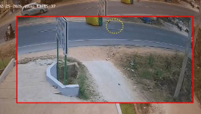 ಕೋತಿ ಜೀವ ಉಳಿಸಲು ಹೋಗಿ ಪ್ರಾಣ ಕಳೆದುಕೊಂಡ ಆಟೋ ಚಾಲಕ!  – ರಸ್ತೆಯಲ್ಲಿ ಆಗಿದ್ದೇನು?