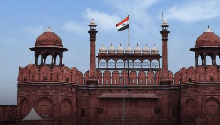 ರಾಷ್ಟ್ರ ರಾಜಧಾನಿಯಲ್ಲಿ ಉಗ್ರರ ಕರಿನೆರಳು.. ಕೆಂಪು ಕೋಟೆ, ಚಾಂದಿನಿ ಚೌಕ್ ದೇಗುಲ ಸ್ಫೋಟಕ್ಕೆ ಸ್ಕೆಚ್! – ದೆಹಲಿಯಲ್ಲಿ ಹೈ ಅಲರ್ಟ್!‌