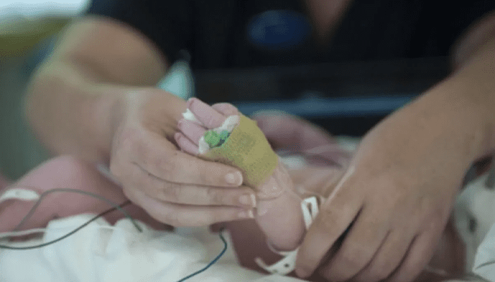 ಜ್ವರ ಎಂದು ಆಸ್ಪತ್ರೆಗೆ ದಾಖಲಿಸಿದ್ದ 6 ತಿಂಗಳ ಮಗುವಿನ ಬೆರಳೇ ಕಟ್!‌ – ಆಸ್ಪತ್ರೆ ವಿರುದ್ಧ ಕೇಸ್​​ ದಾಖಲು!