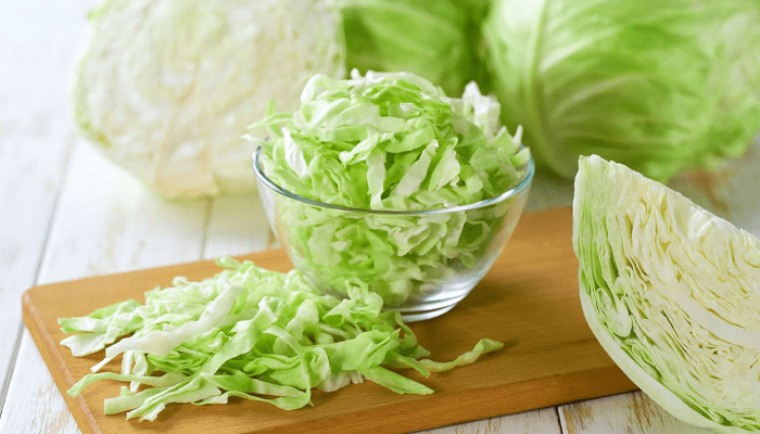 ಎಲೆಕೋಸು ತಿನ್ನೋದು ಡೇಂಜರ್!‌ – ಈ ಸಮಸ್ಯೆ ಇದ್ದವರು ಕ್ಯಾಬೇಜ್‌ ತಿನ್ನಲೇಬೇಡಿ!