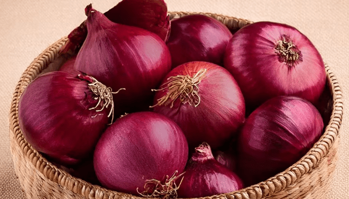 ಈರುಳ್ಳಿ ತಿನ್ನೋದು ಡೇಂಜರ್!‌ – ಆರೋಗ್ಯ ಕೆಡೋ ಮುನ್ನ ಈ ವಿಚಾರ ತಿಳಿದುಕೊಳ್ಳಿ!