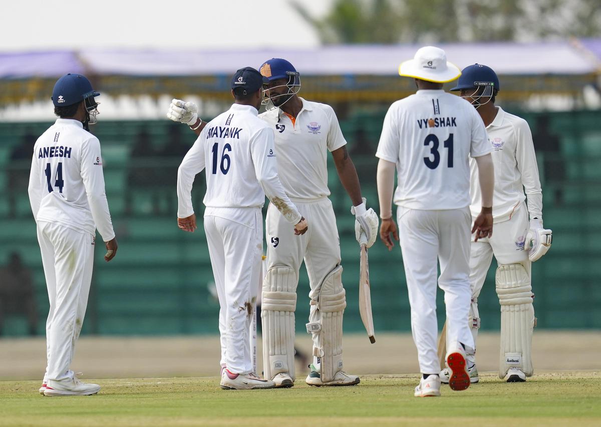 293 ರನ್‌ಗೆ  ಪಡಿಕ್ಕಲ್ ಪಡೆ ಆಲೌಟ್ –  ಫೈನಲ್ ಗೆಲ್ಲೋ  ಕರ್ನಾಟಕದ  ಕನಸು ಭಗ್ನ