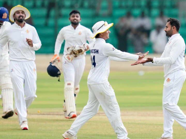 ರಣರೋಚಕ ಘಟ್ಟ ತಲುಪಿದ ರಣಜಿ ಫೈನಲ್ –  J & K ಆಲೌಟ್‌, ಕರ್ನಾಟಕಕ್ಕೆ ಬಿಗ್ ಚಾಲೆಂಜ್