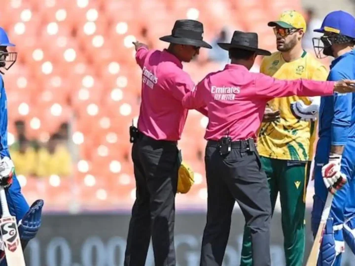 ಟಿ20 ವಿಶ್ವಕಪ್‌ನಲ್ಲಿ ಅಂಪೈರ್ ಜೊತೆ ಕಿರಿಕ್ –  ಅಫ್ಘಾನಿಸ್ತಾನದ ಆಲ್‌ರೌಂಡರ್ ಮೊಹಮ್ಮದ್ ನಬಿಗೆ ಭಾರಿ ದಂಡ