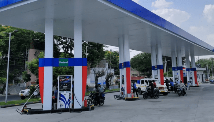 ದೇಶದ ಜನತೆಗೆ ಕೇಂದ್ರ ಸರ್ಕಾರದಿಂದ ಸಿಹಿ ಸುದ್ದಿ! – ಪೆಟ್ರೋಲ್‌, ಡೀಸೆಲ್‌ ಮೇಲಿನ ಅಬಕಾರಿ ಸುಂಕ ಭಾರೀ ಇಳಿಕೆ!