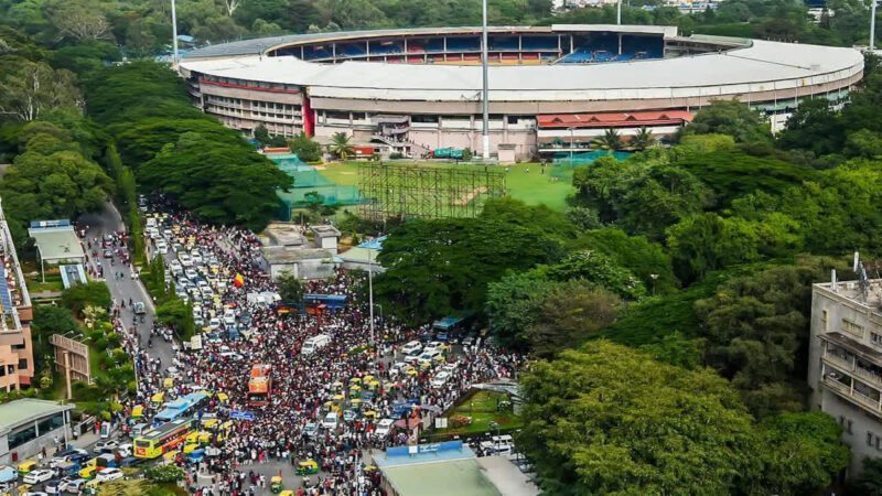 ಬೆಂಗಳೂರಿನ ವಾಹನ ಸವಾರರ ಗಮನಕ್ಕೆ – ಇಂದು ಚಿನ್ನಸ್ವಾಮಿ ಸ್ಟೇಡಿಯಂ ಅಕ್ಕಪಕ್ಕ ಇರಲ್ಲ ವೆಹಿಕಲ್ ಪಾರ್ಕಿಂಗ್