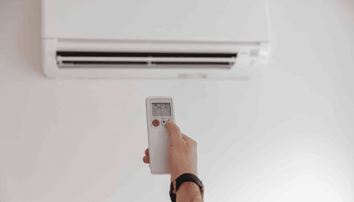 ಸೆಕೆ ಅಂತಾ ಎಸಿ ಮುಂದೆ ಕೂರ್ತೀರಾ? – 5 ಗಂಟೆಗಿಂತ ಹೆಚ್ಚು ಹೊತ್ತು ಎಸಿ ಮುಂದೆ ಕೂತ್ರೆ ಏನಾಗುತ್ತೆ ಗೊತ್ತಾ?