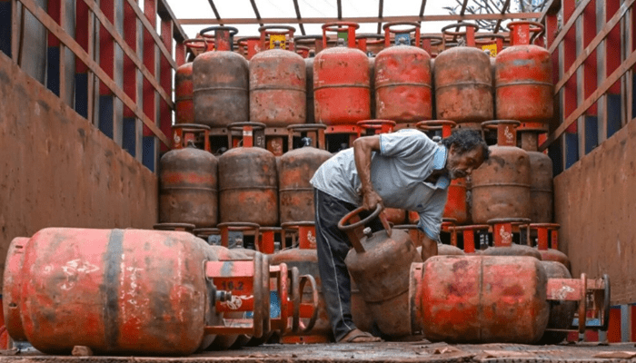 LPG ಗ್ಯಾಸ್‌ ಸಿಲಿಂಡರ್‌ ಬಿಕ್ಕಟ್ಟು! – ಕಮರ್ಷಿಯಲ್ ಗ್ಯಾಸ್‌ ಸಿಲಿಂಡರ್ ಬೆಲೆ 3,600ರೂ.!