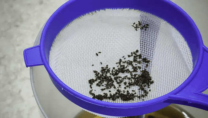 ಚಹಾ ಸೋಸಲು ಪ್ಲಾಸ್ಟಿಕ್‌ ಜರಡಿ ಬಳಸುತ್ತೀರಾ? – ಎಚ್ಚರ.. ನೀವೇ ನಿಮ್ಮ ಆರೋಗ್ಯ ಹಾಳುಮಾಡಿಕೊಳ್ತೀರಾ!