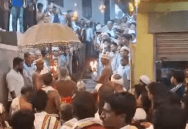 ಮಂಜದಗೋಳಿ ಜಾತ್ರೆಯಲ್ಲಿ ಮಸೀದಿ ಮೆಟ್ಟಿಲು ಹತ್ತಿ ಸೀಯಾಳ ಸ್ವೀಕರಿಸಿದ ದೈವ