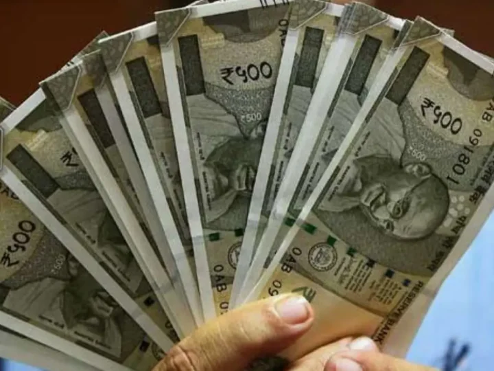 ಡಾಲರ್ ಎದುರು ಸಾರ್ವಕಾಲಿಕ ಕುಸಿತ ಕಂಡ ರೂಪಾಯಿ ಮೌಲ್ಯ – ಮೊದಲ ಬಾರಿಗೆ 93ರ ಗಡಿ ದಾಟಿದ ಮೌಲ್ಯ!