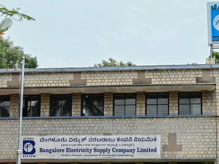 ಎಕ್ಸಾಂ ಟೈಮ್​​ನಲ್ಲಿ ಬೆಂಗಳೂರಲ್ಲಿ ಕರೆಂಟ್ ಕಣ್ಣಾಮುಚ್ಚಲೆ..! – ಗಂಟೆ ಗಂಟೆಗೂ ಕರೆಂಟ್ ಕಟ್