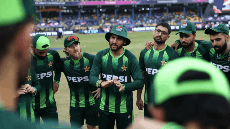 Jokers of Cricket ಪಾಕಿಸ್ತಾನ! – ಟ್ರಾಫಿಕ್ ಪೊಲೀಸರಿಂದಲೂ ಟ್ರೋಲ್PAKನಲ್ಲೂ ಮಾನ ಕಳ್ಕೊಂಡ ಪ್ಲೇಯರ್ಸ್