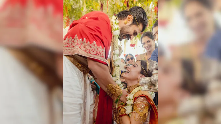 ರಶ್ಮೀಕಾ ಜೊತೆ ಸೇರಿ ವಿಜಯ್ ದೇವರಕೊಂಡ ಗಿಫ್ಟ್ – 44 ಸರ್ಕಾರಿ ಶಾಲೆಗಳ ಮಕ್ಕಳಿಗೆ ವಿದ್ಯಾರ್ಥಿ ವೇತನ ಘೋಷಣೆ