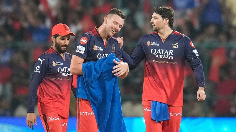 RCBಗಿಲ್ಲ ಬೌಲಿಂಗ್ ಬ್ರಹ್ಮಾಸ್ತ್ರ – ಜೋಶ್ ಕಿತ್ತುಕೊಳ್ಳುತ್ತಾ ಇಂಜುರಿ?        ಹೇಜಲ್ ವುಡ್ HazleGod ಆಗಿದ್ದೇಗೆ?