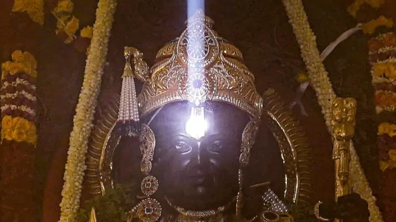 ಅಯೋಧ್ಯೆ ಬಾಲರಾಮನ ಹಣೆಗೆ ಬೆಳಕಿನ ತಿಲಕವಿಟ್ಟ  ಸೂರ್ಯದೇವ