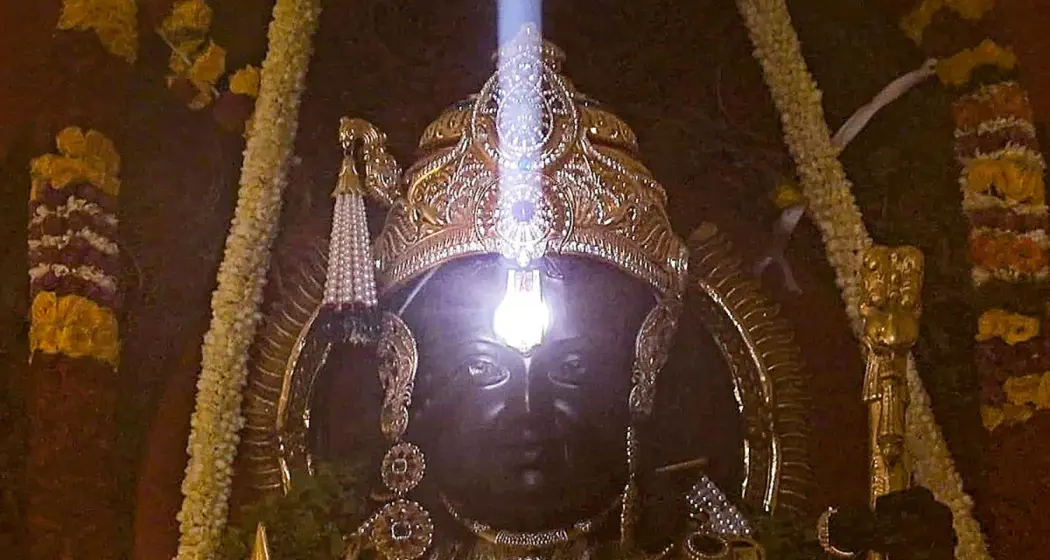ಅಯೋಧ್ಯೆ ಬಾಲರಾಮನ ಹಣೆಗೆ ಬೆಳಕಿನ ತಿಲಕವಿಟ್ಟ  ಸೂರ್ಯದೇವ