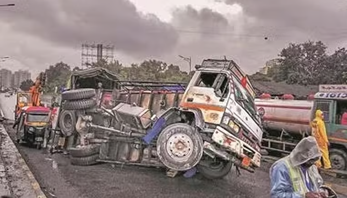 ಉತ್ತರ ಪ್ರದೇಶದಲ್ಲಿ ಸರಣಿ ಅಪಘಾತ! – ಭೀಕರ ದುರಂತಕ್ಕೆ 11 ಮಂದಿ ಬಲಿ!