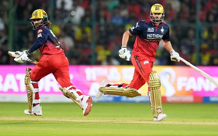 RCBಯಲ್ಲಿ ಬೆಂಕಿ ಬ್ಯಾಟಿಂಗ್ – 200+ ಟಾರ್ಗೆಟ್ ಲೆಕ್ಕಕ್ಕೇ ಇಲ್ವಾ?ಪವರ್ ಪ್ಲೇನಲ್ಲೇ ಮಂಕಾದ ಬೌಲರ್ಸ್