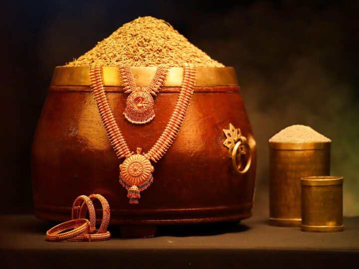ಎಲ್ಲೆಡೆ  ಅಕ್ಷಯ ತೃತೀಯ ಸಂಭ್ರಮ, ಸಡಗರ –  ಚಿನ್ನ ಖರೀದಿಸಲು  ಶುಭ ಮುಹೂರ್ತ ಯಾವುದು ಗೊತ್ತಾ?