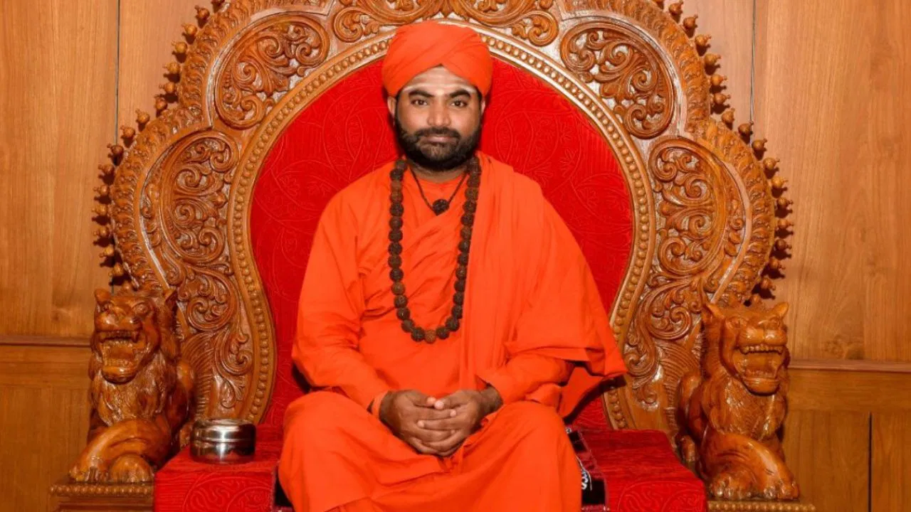 ನನ್ನ ಉಚ್ಚಾಟನೆ ಹಾಸ್ಯಾಸ್ಪದ,  ಟ್ರಸ್ಟ್​ನವರಿಗೆ ಲೆಕ್ಕ ಕೇಳಿದ್ದಕ್ಕೆ ಟಾರ್ಗೆಟ್​ –   ಉಚ್ಚಾಟನೆ ಬೆನ್ನೆಲ್ಲೇ ಸಿಡಿದ  ವಚನಾನಂದ ಸ್ವಾಮೀಜಿ